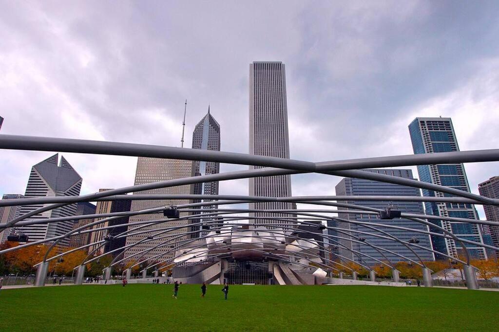 Spacious 2Br Vacation Rental With City View, Optional Parking And Gym Near Mccormick Place & Downtown Chicago Attractions Экстерьер фото