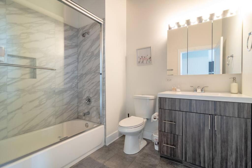 Spacious 2Br Vacation Rental With City View, Optional Parking And Gym Near Mccormick Place & Downtown Chicago Attractions Экстерьер фото