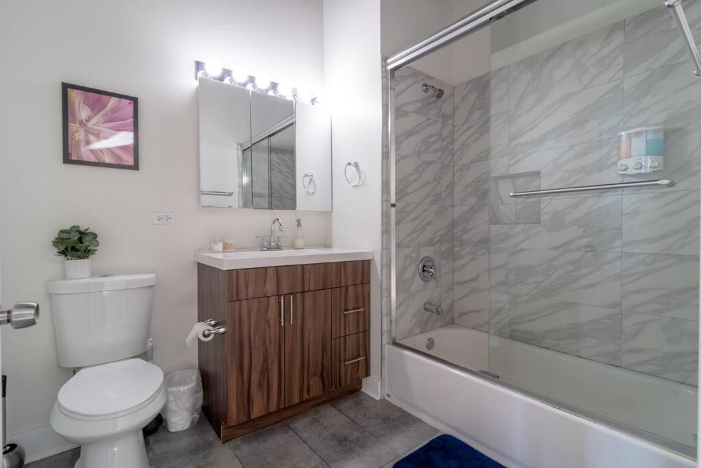 Spacious 2Br Vacation Rental With City View, Optional Parking And Gym Near Mccormick Place & Downtown Chicago Attractions Экстерьер фото