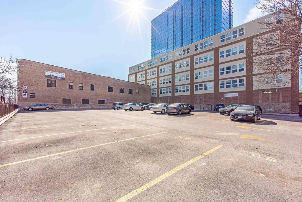 Spacious 2Br Vacation Rental With City View, Optional Parking And Gym Near Mccormick Place & Downtown Chicago Attractions Экстерьер фото